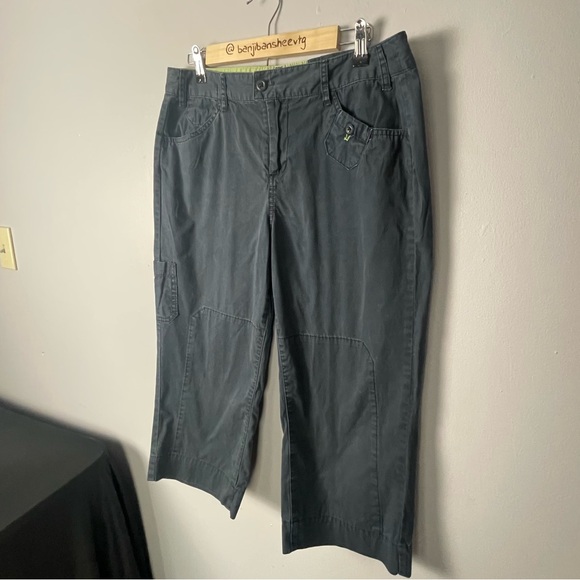 Y2K Cargo Capris - Picture 4 of 5